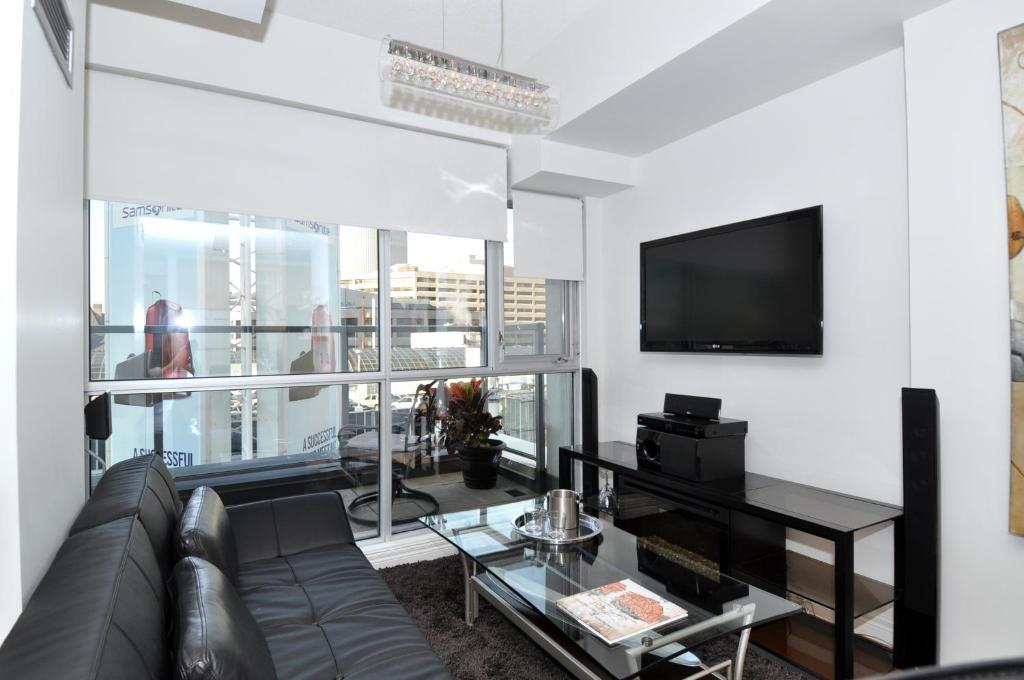 Yonge Suites Furnished Apartments Toronto Room photo